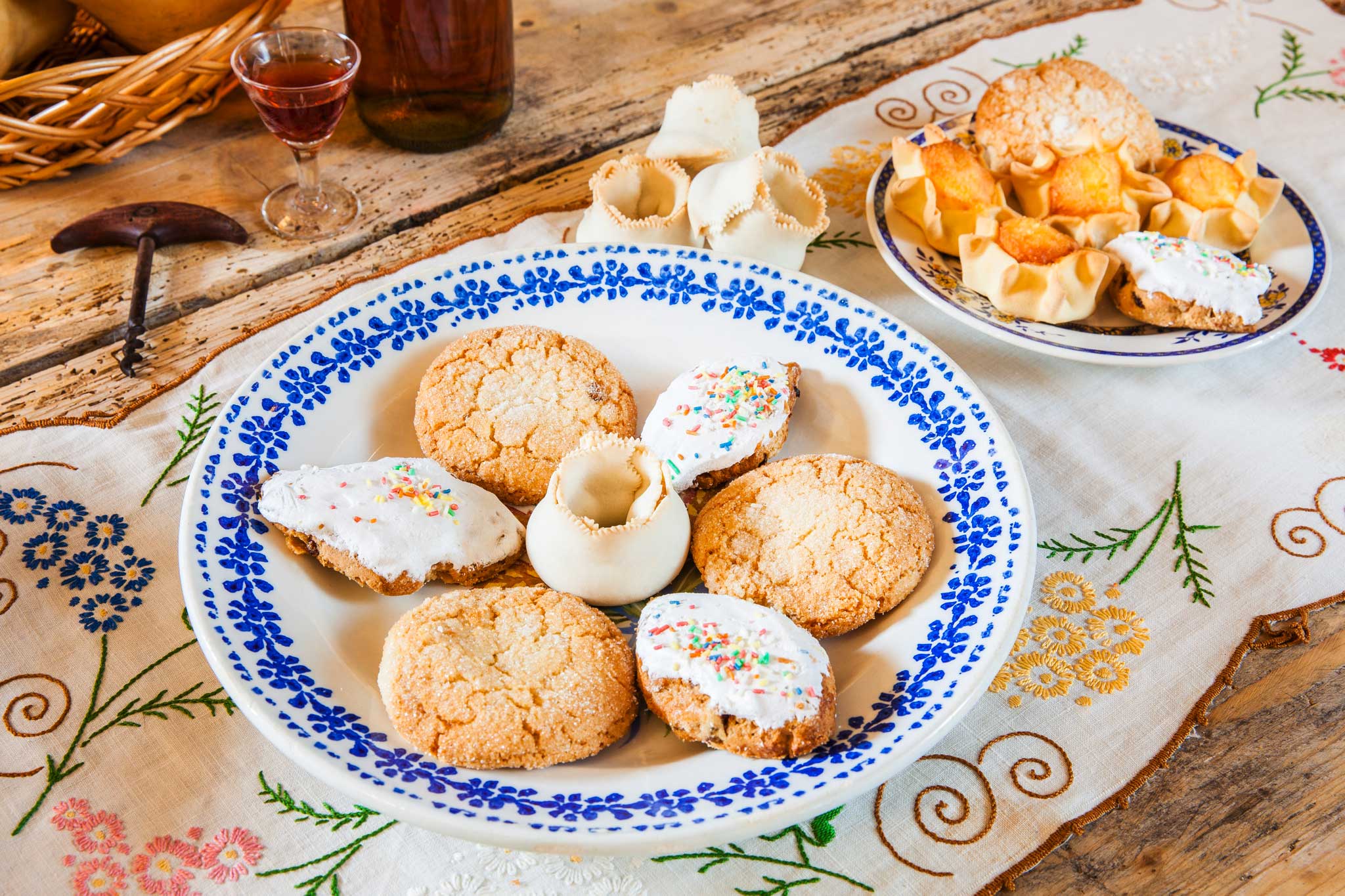 Que peut-on manger en Gallura: la soupe Gallurese, puis le porcelet et pour terminer en bonté, les pâtisseries typiques.